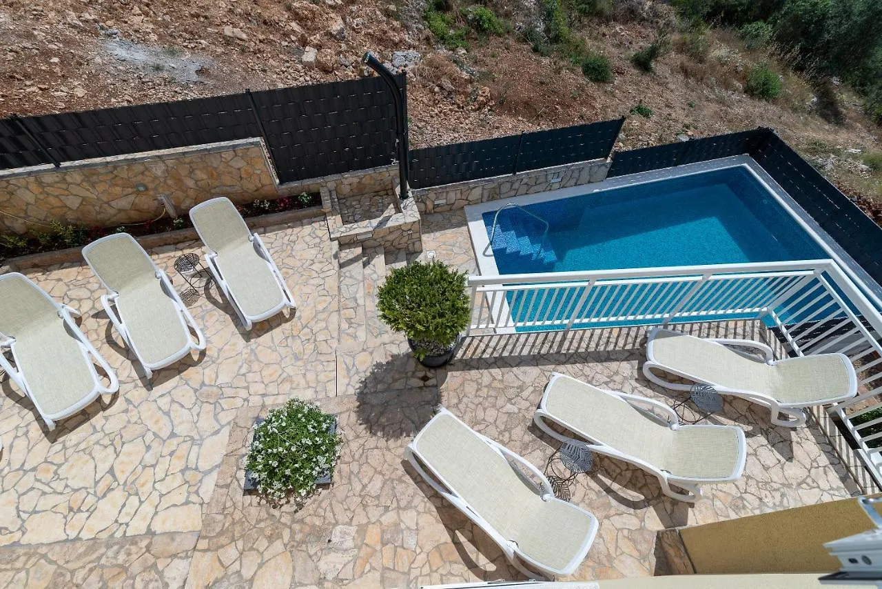 Apartments Kapetan Trogir 0*,