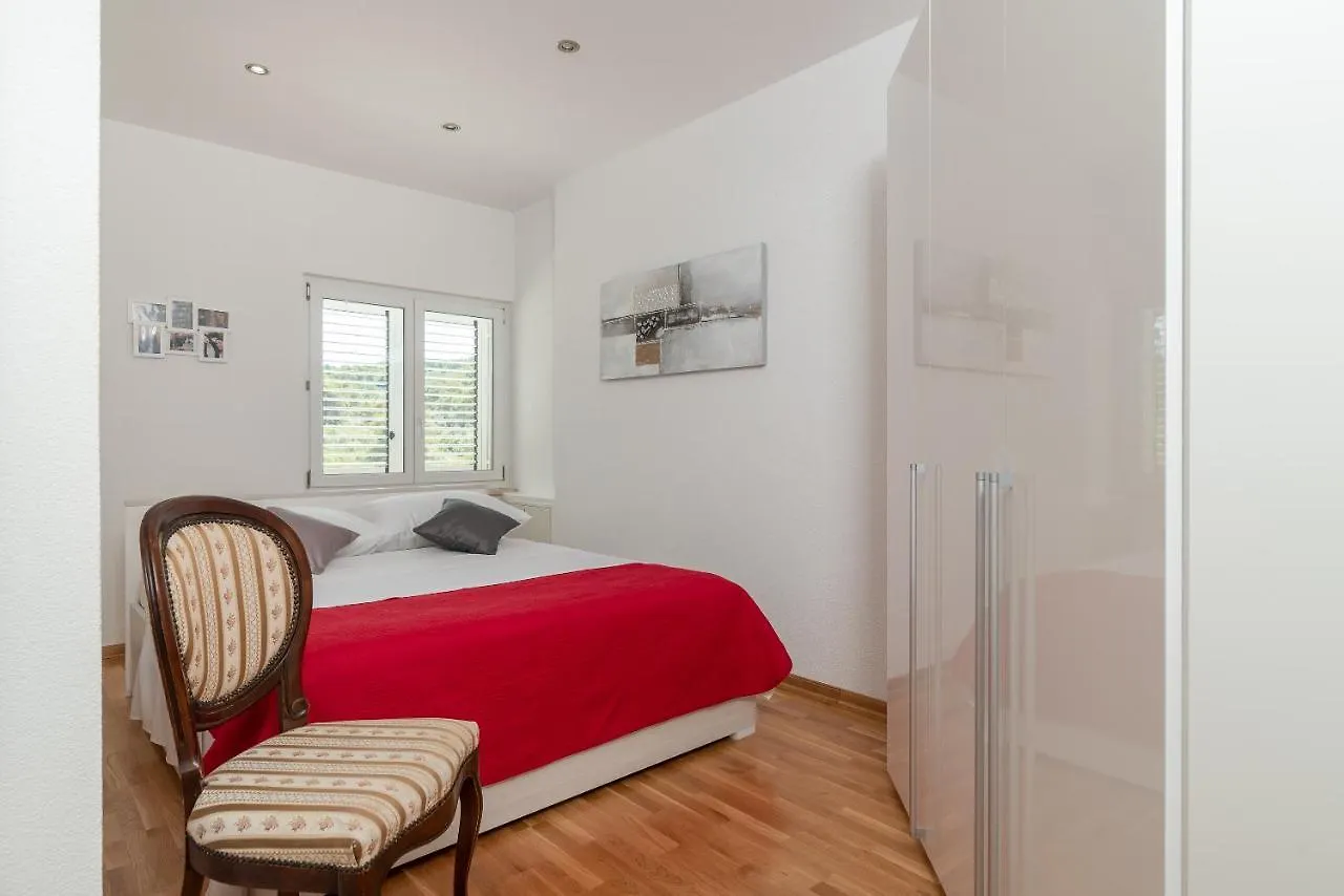 Apartments Kapetan Trogir 0*,