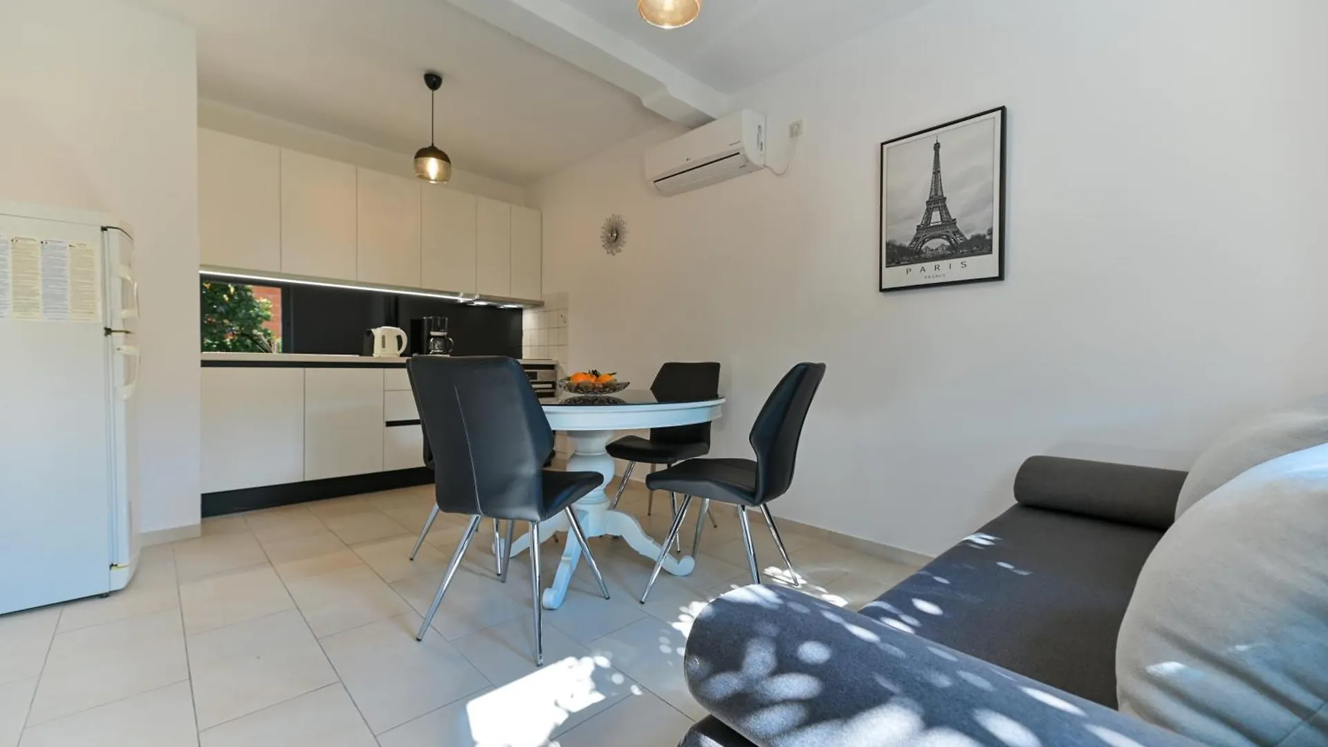 Apartments Kapetan location
