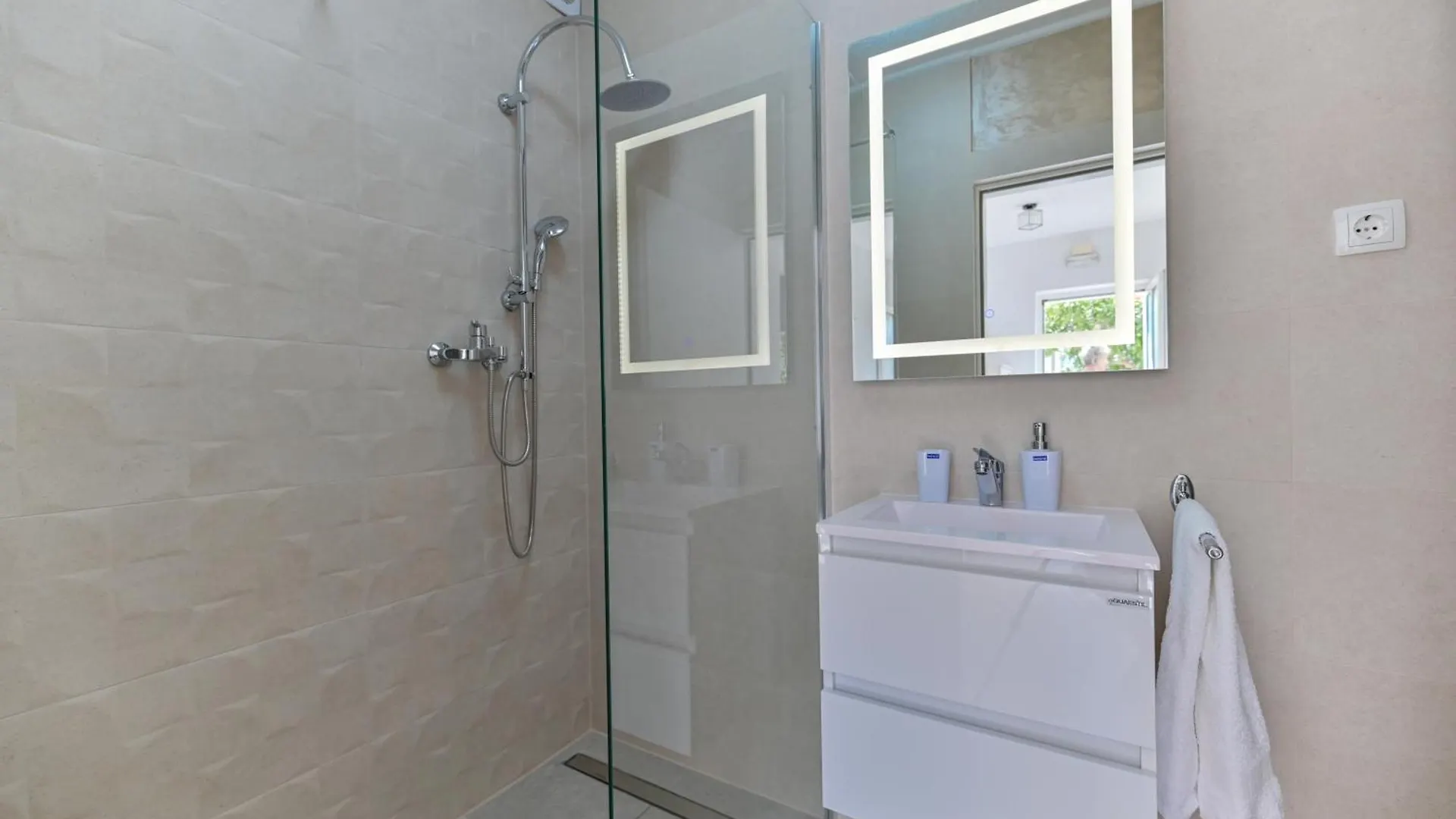 Apartments Kapetan Trogir 0*,