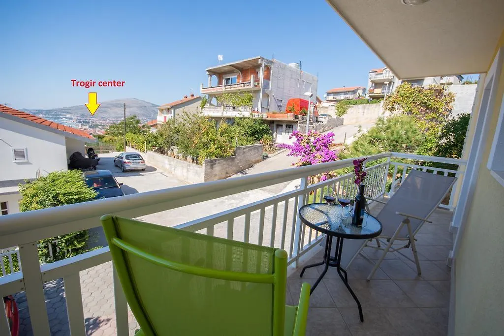 Apartments Kapetan Trogir 0*,